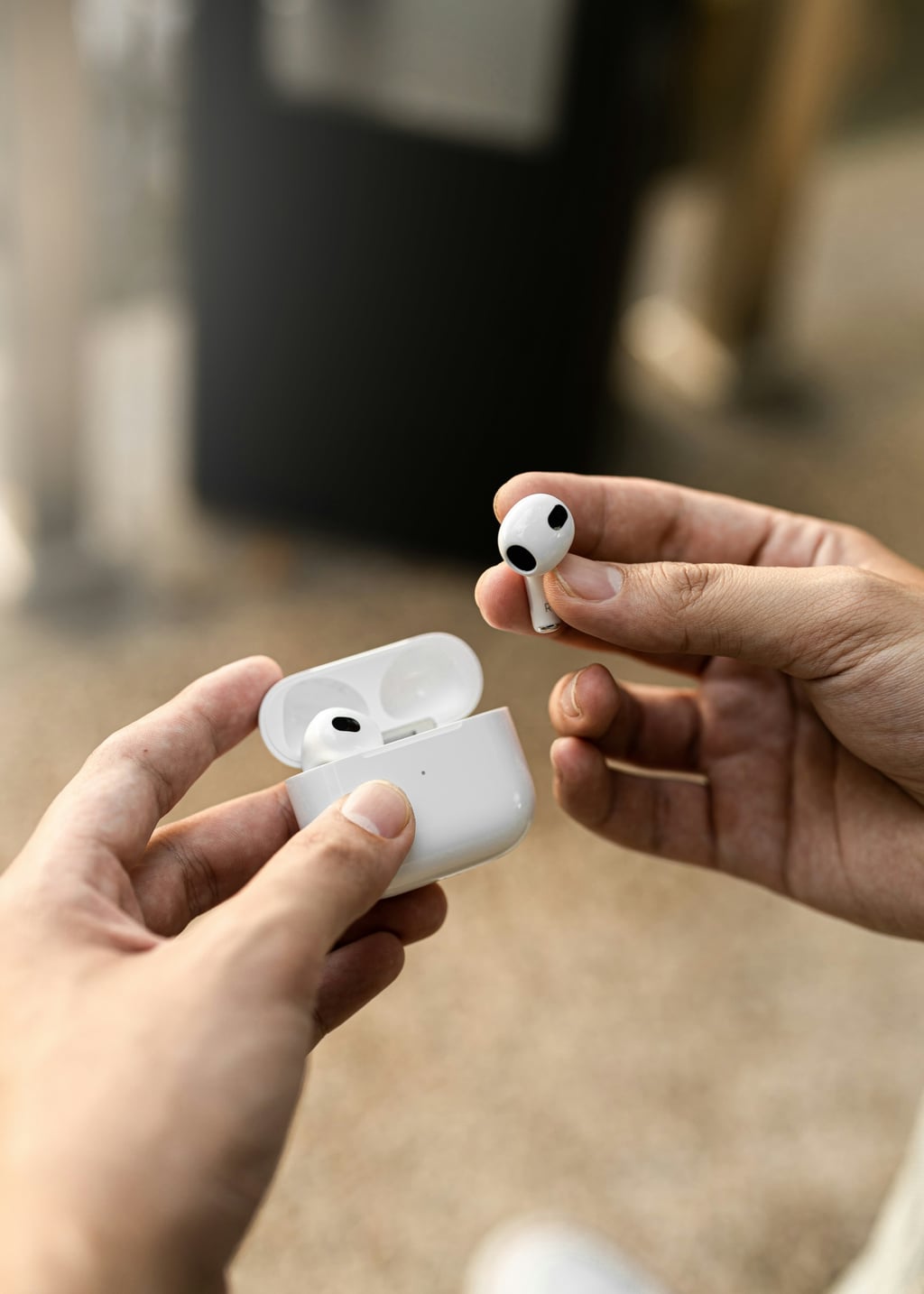 AirPods и кафе